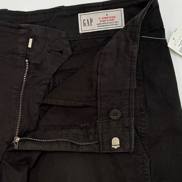 GAP 4” Downtown Khaki Shorts - Picture 8 of 8